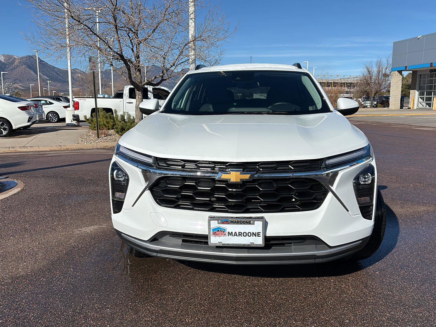 Used 2025 Chevrolet Trax LT w/ LT Convenience Package image 2