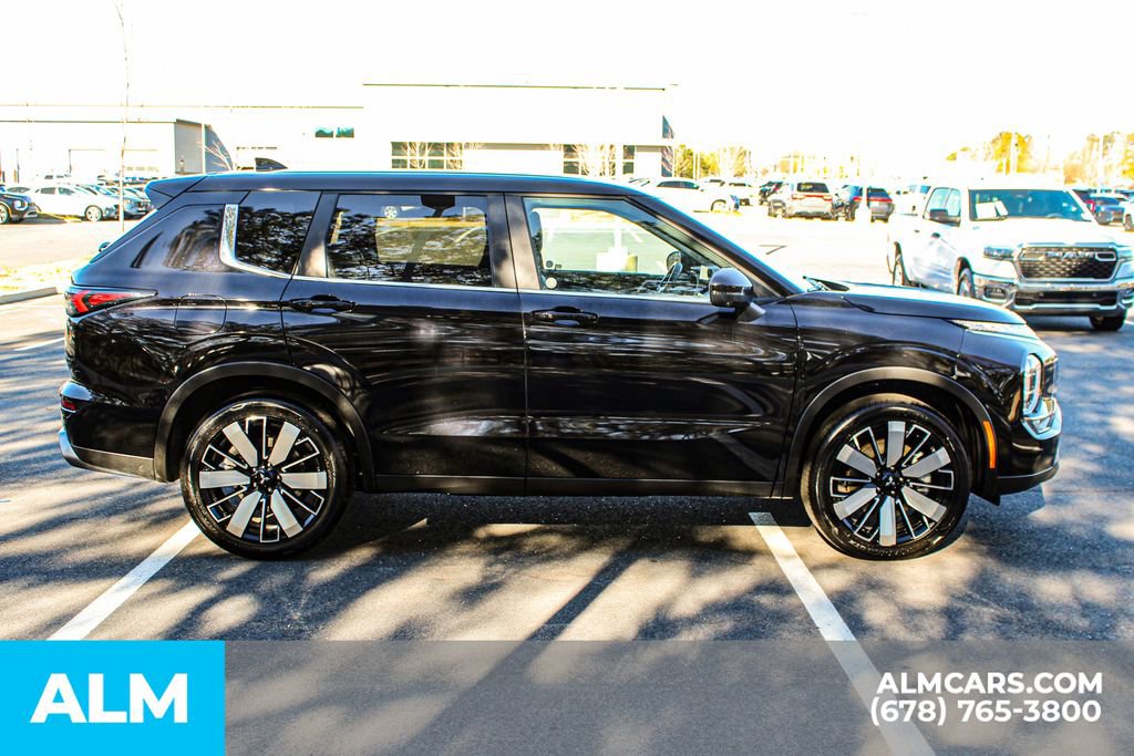 Used 2025 Mitsubishi Outlander SE image 9