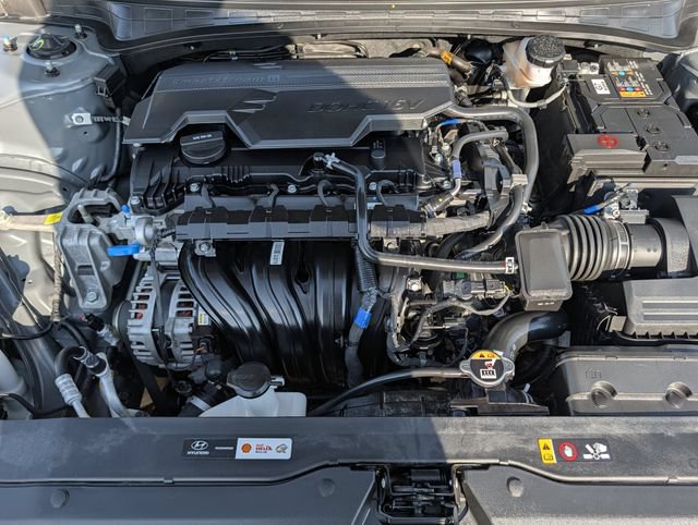 Used 2025 Hyundai Elantra SE FWD image 32