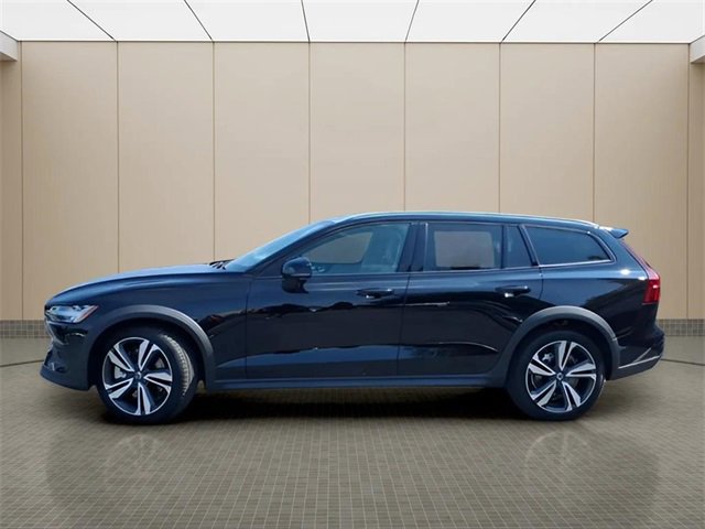 New 2026 Volvo V60 B5 Cross Country Plus w/ Protection Package Premier image 4