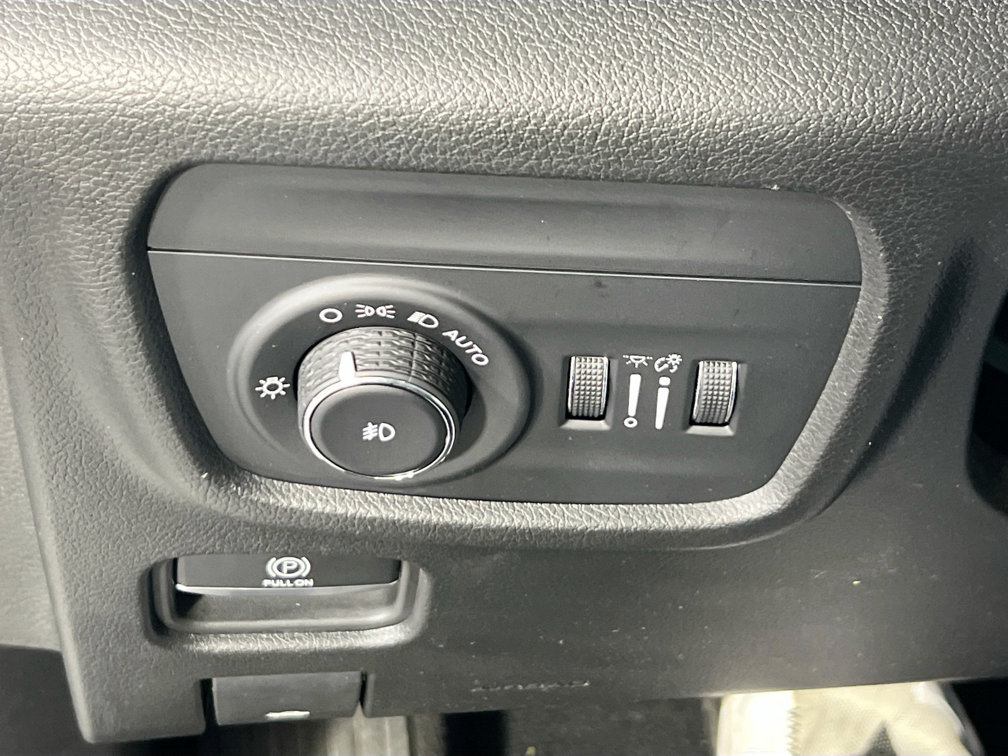 Used 2023 Jeep Grand Cherokee Overland AWD/4WD image 10