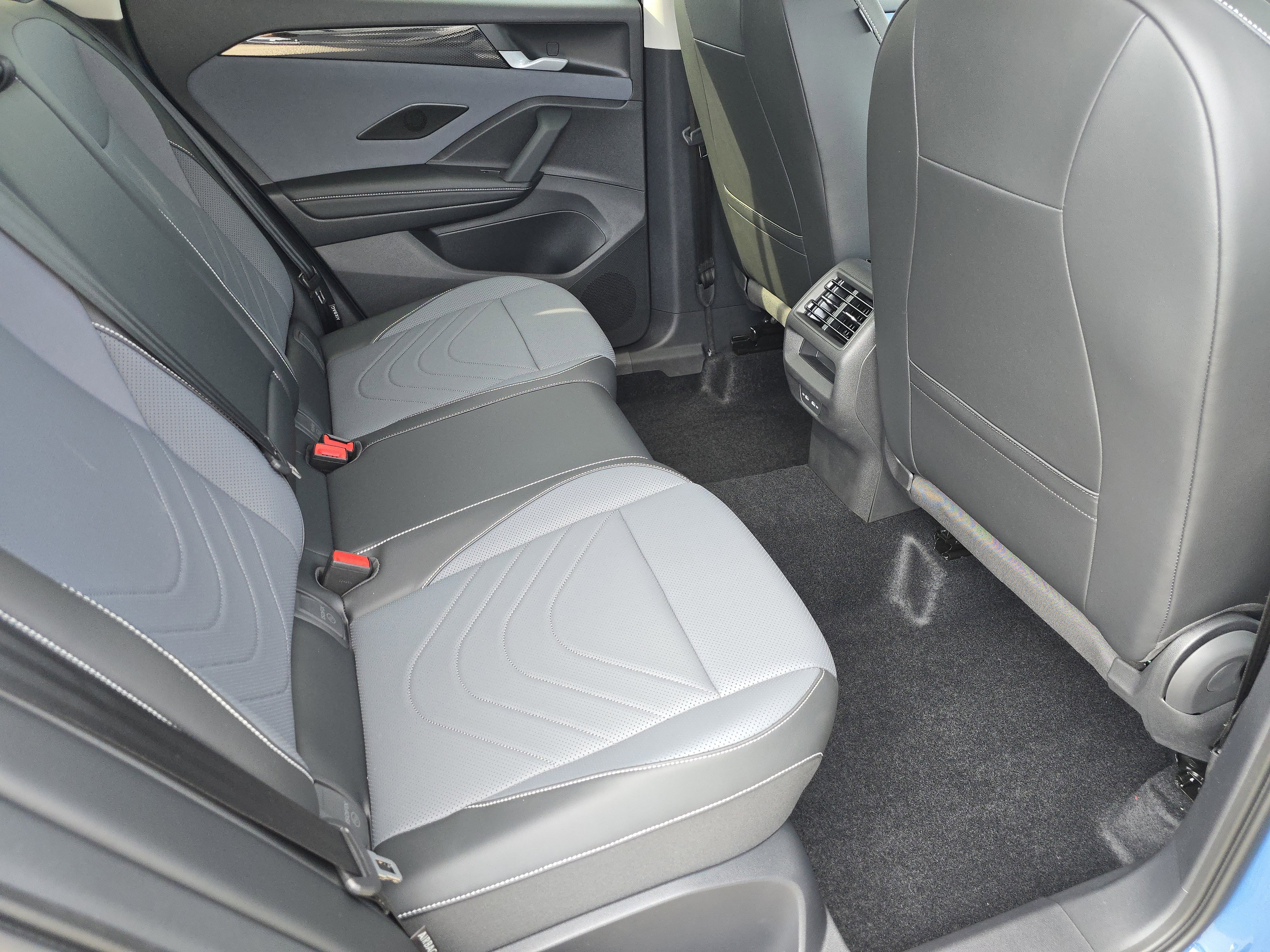 New 2025 Volkswagen Tiguan SE image 16