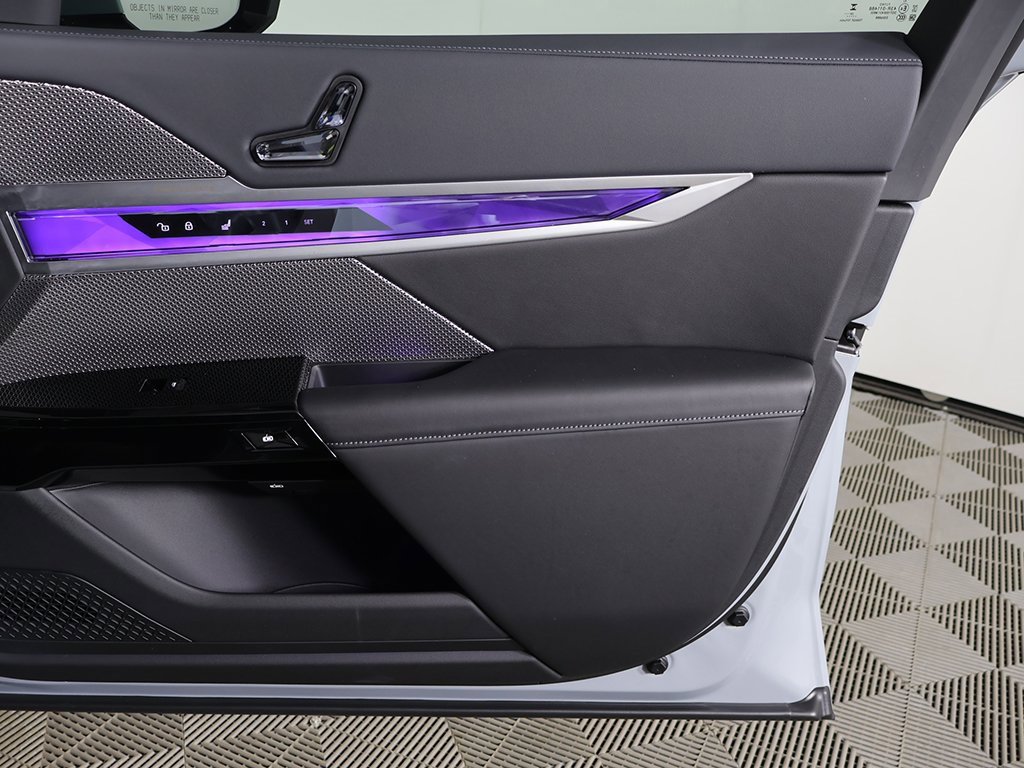 Used 2025 BMW i7 xDrive60 w/ Premium Package image 25