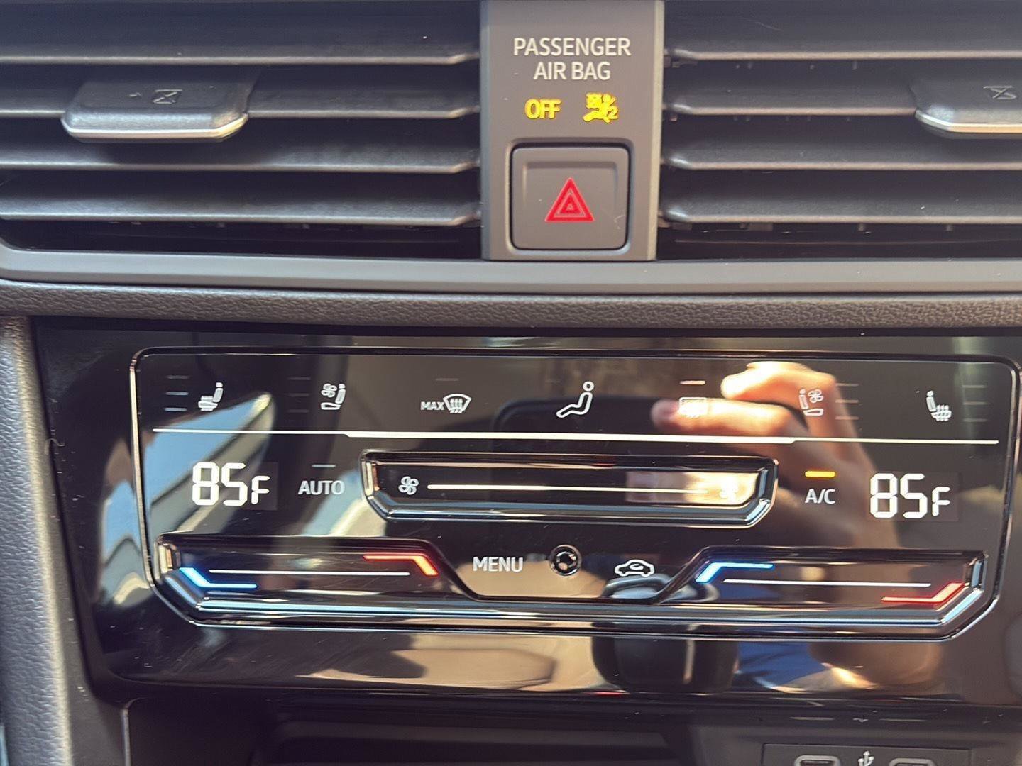 Used 2025 Volkswagen Jetta SEL FWD image 18