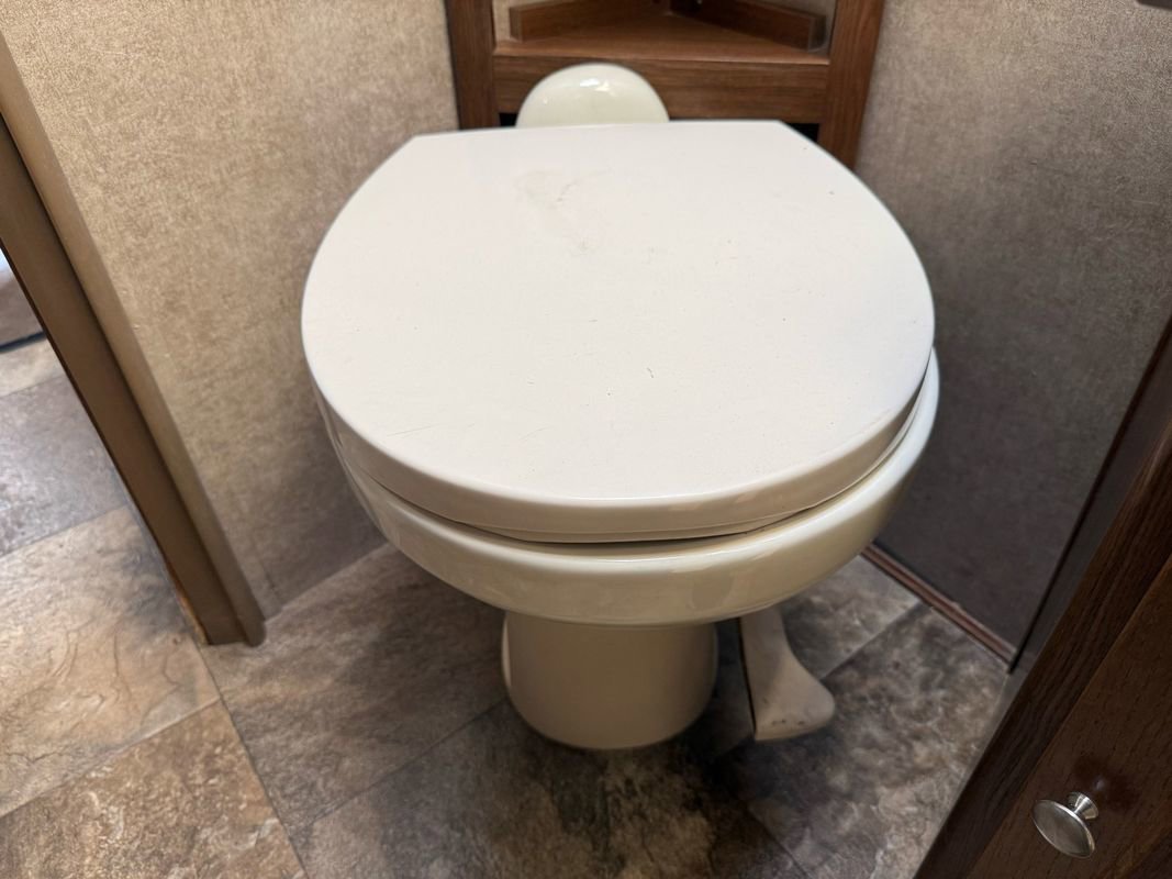 Used 2016 Ford E-350 and Econoline 350 Super Duty w/ Motorhome Prep Package RWD image 32