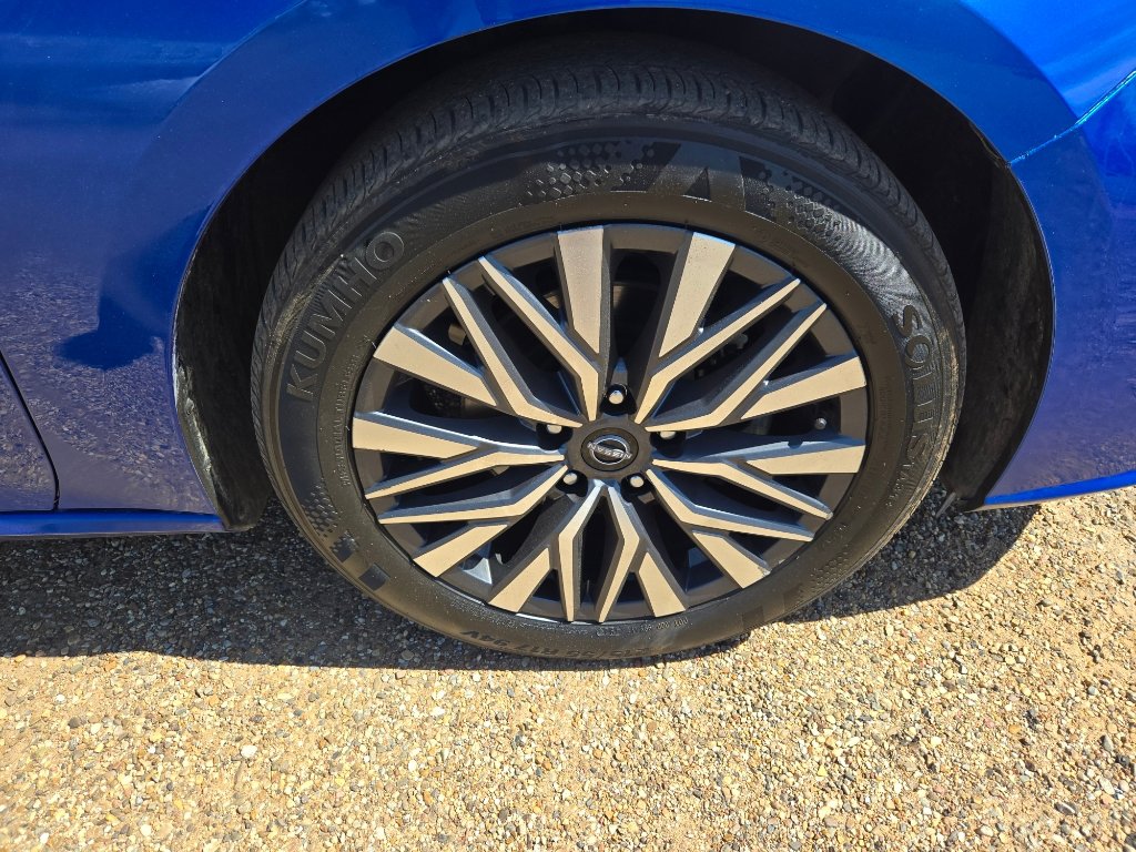 Used 2025 Nissan Altima 2.5 SV image 12