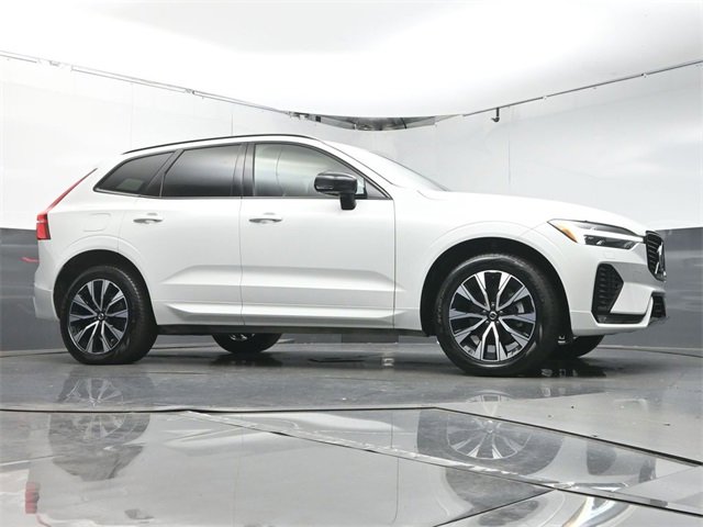 Used 2024 Volvo XC60 B5 Core image 33