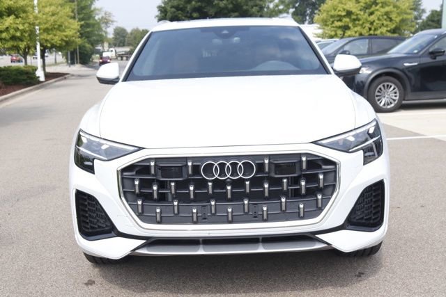 Used 2024 Audi Q8 Premium image 10