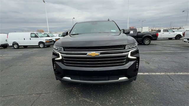 Used 2023 Chevrolet Suburban LT image 3