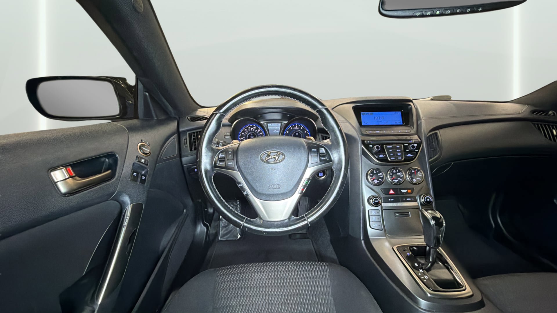 Used 2015 Hyundai Genesis 3.8 RWD image 16