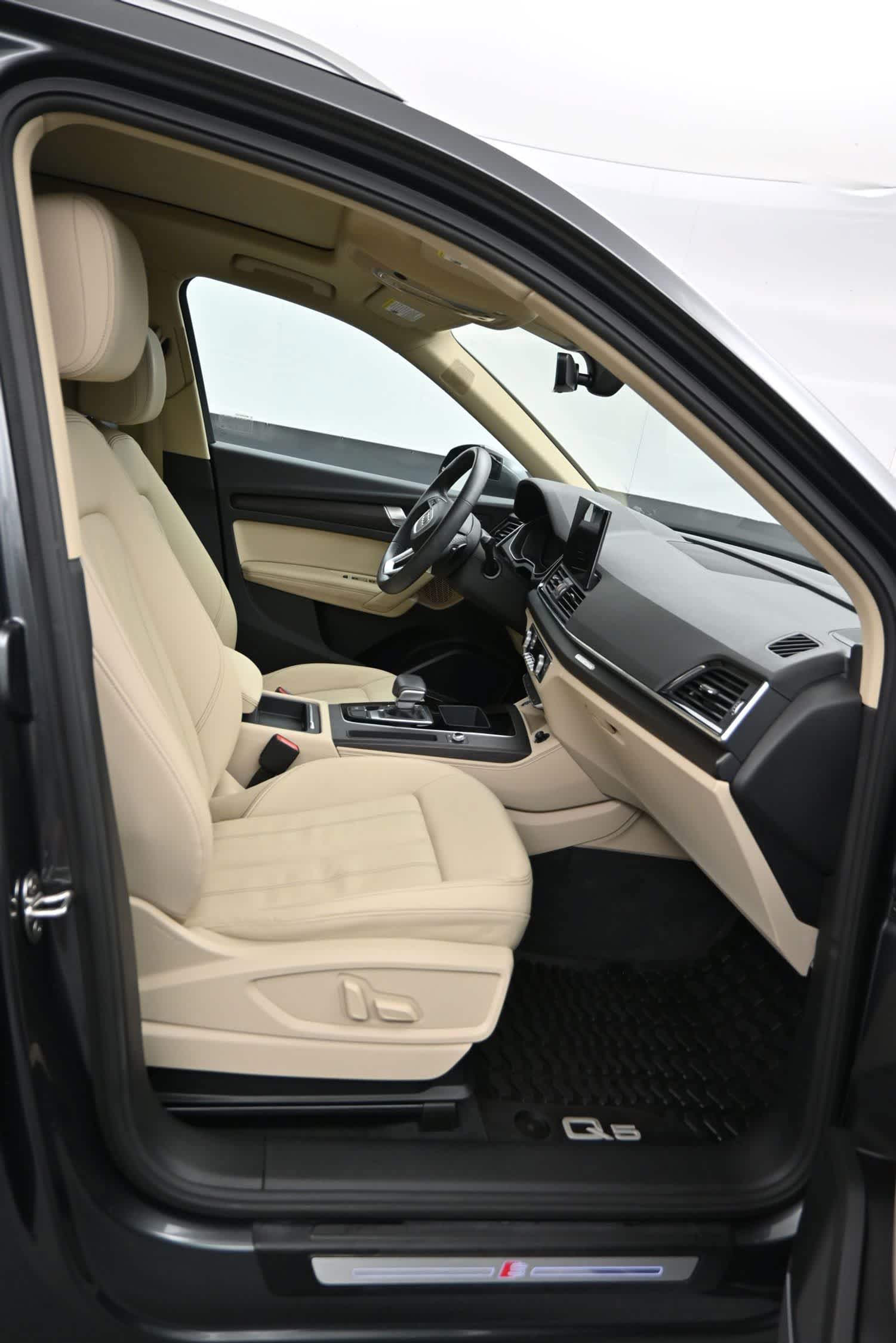 Used 2022 Audi Q5 2.0T Premium Plus w/ Premium Plus Package AWD/4WD image 11