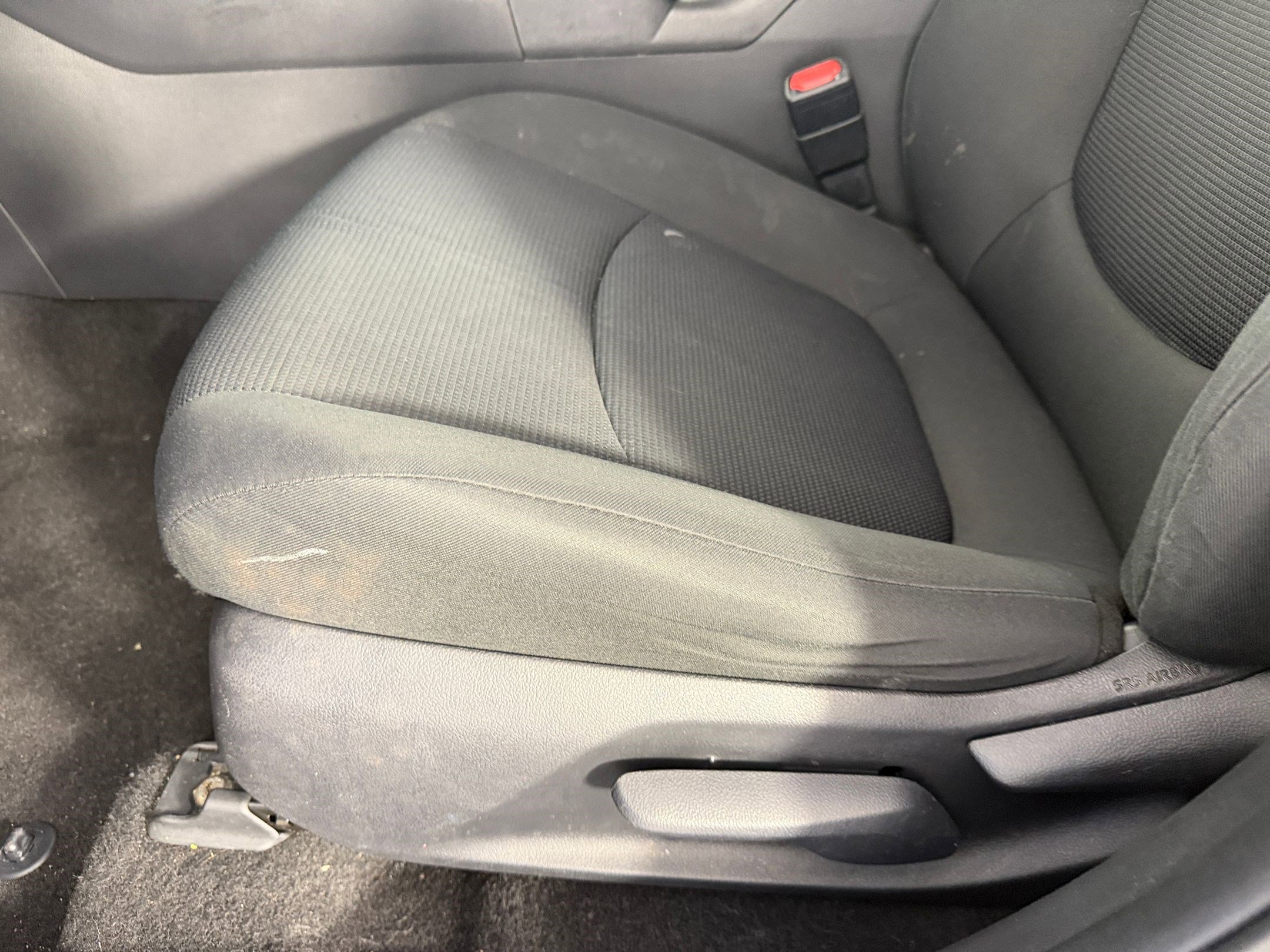 Used 2021 Toyota RAV4 LE FWD image 13
