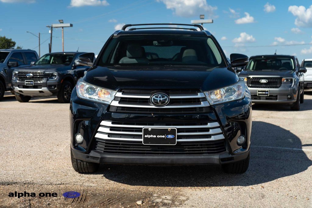 Used 2018 Toyota Highlander XLE image 2