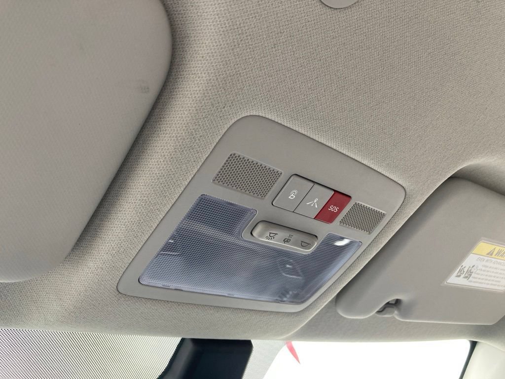 Used 2025 Hyundai Venue Limited FWD image 29
