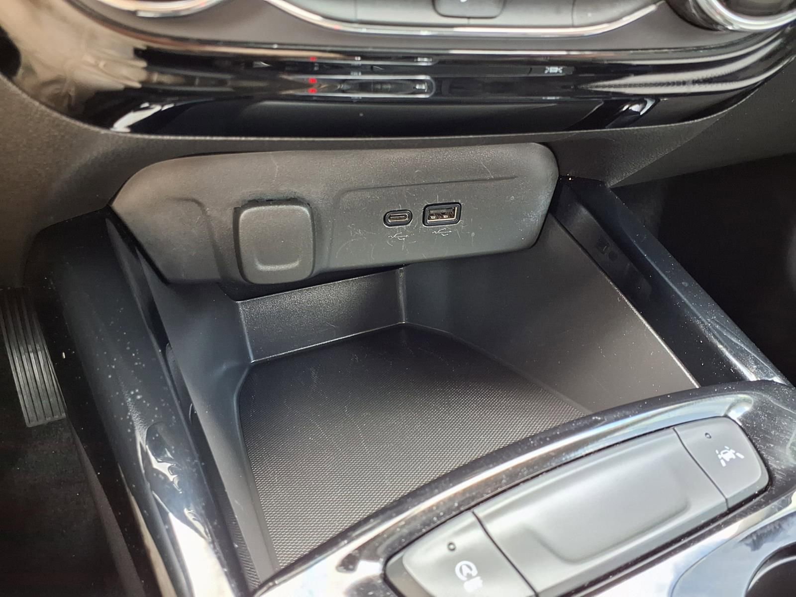 Used 2025 Chevrolet Trax LT FWD image 12