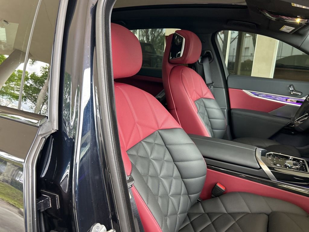 Used 2025 BMW 740i xDrive image 23