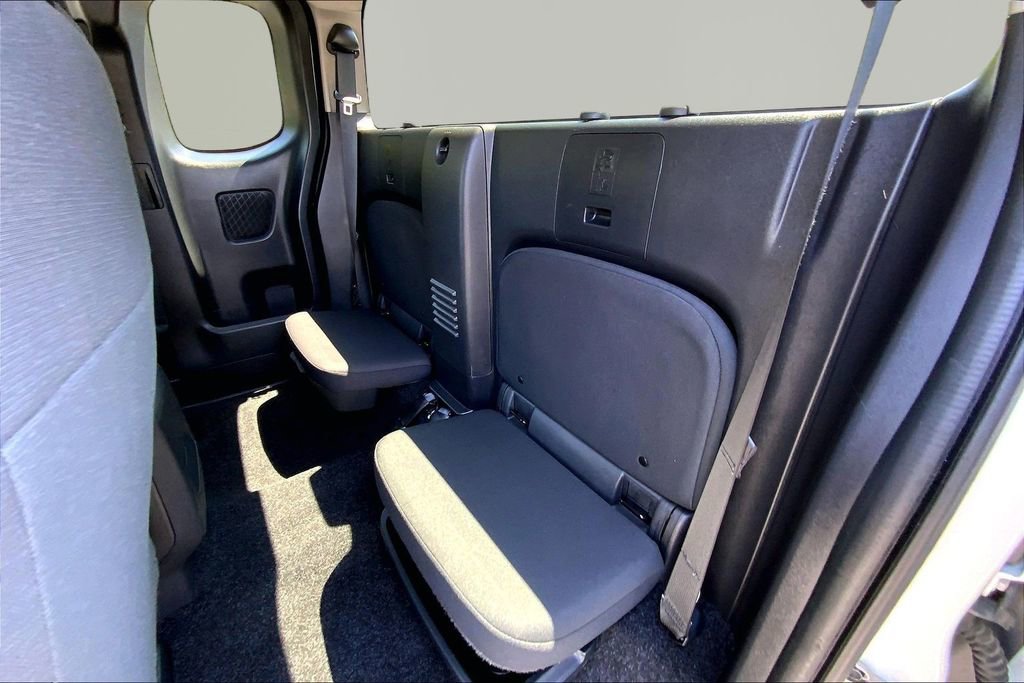 Used 2025 Nissan Frontier SV RWD image 16