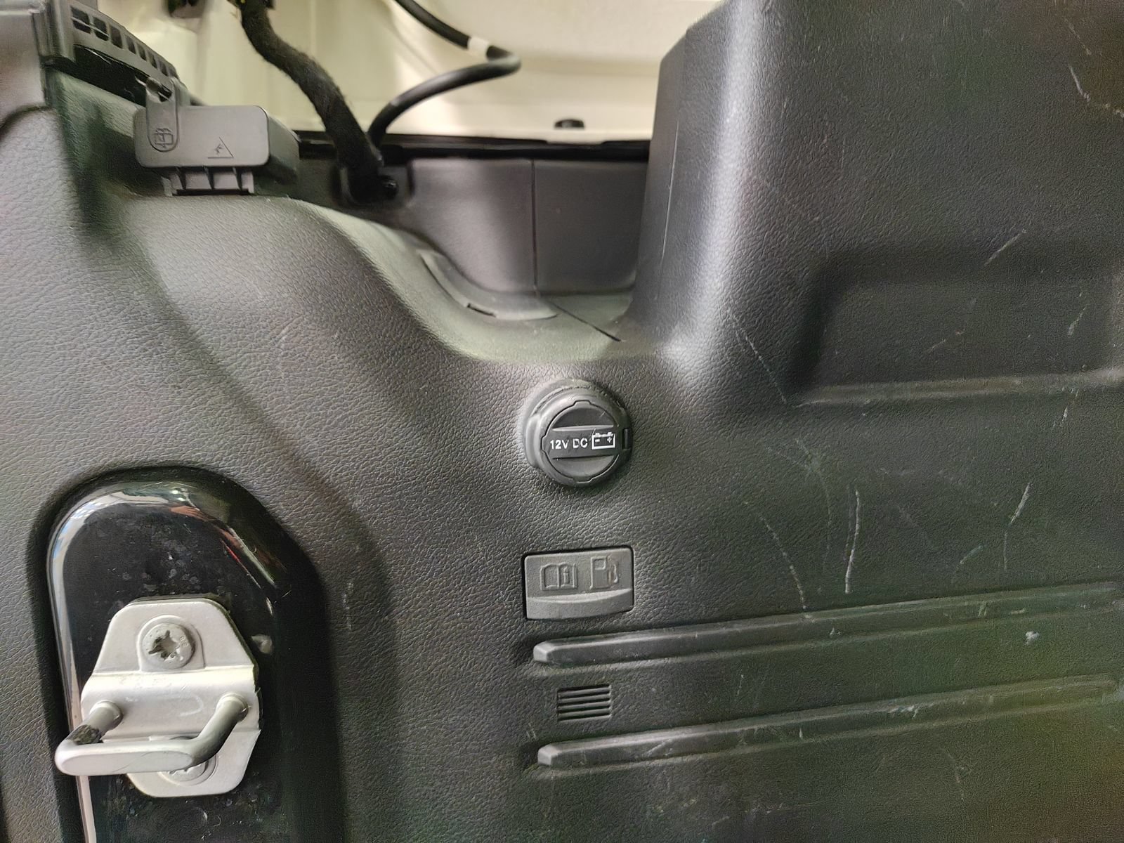 Used 2022 Jeep Wrangler Unlimited Sahara AWD/4WD image 14