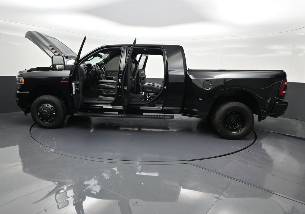 Used 2024 RAM 3500 Laramie w/ Night Edition image 36