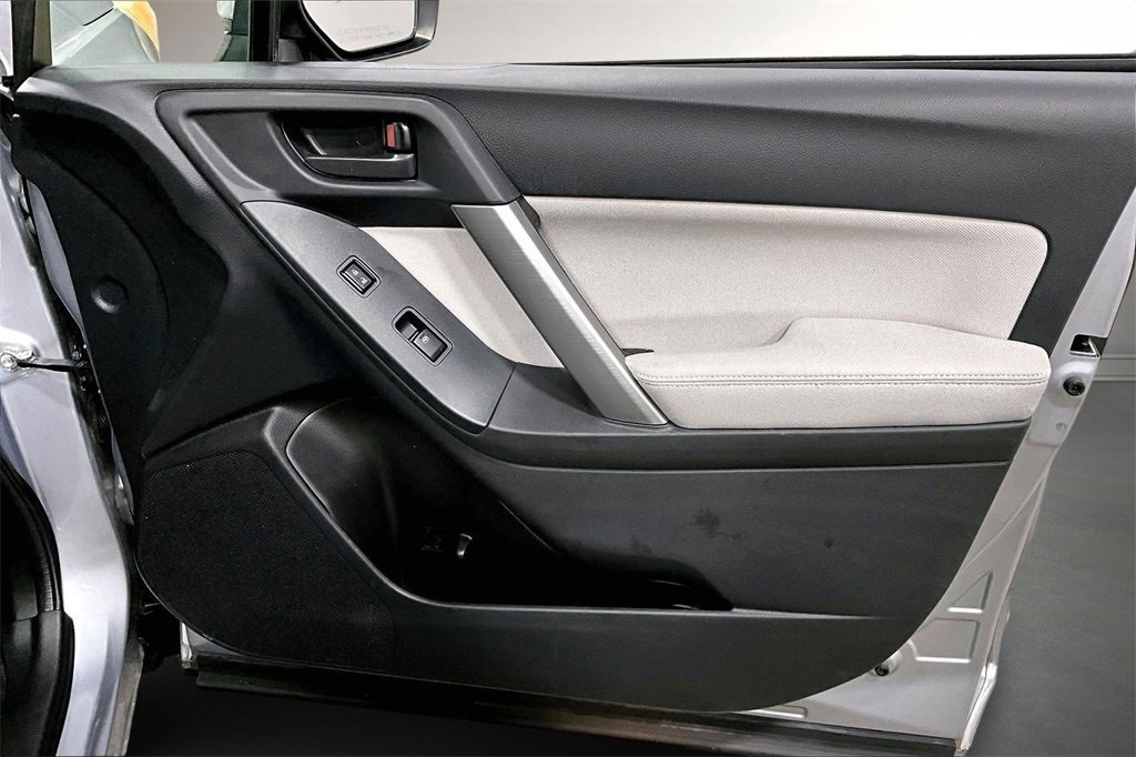 Used 2014 Subaru Forester 2.5i Premium w/ All-Weather Package image 27