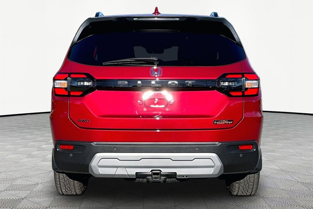 Used 2025 Honda Pilot TrailSport image 7