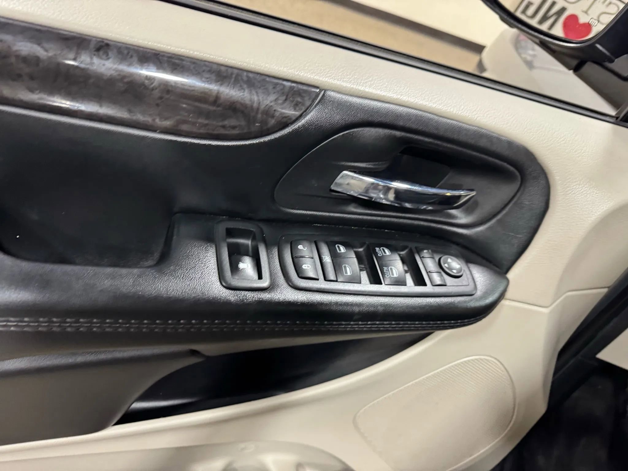 Used 2018 Dodge Grand Caravan SE image 45