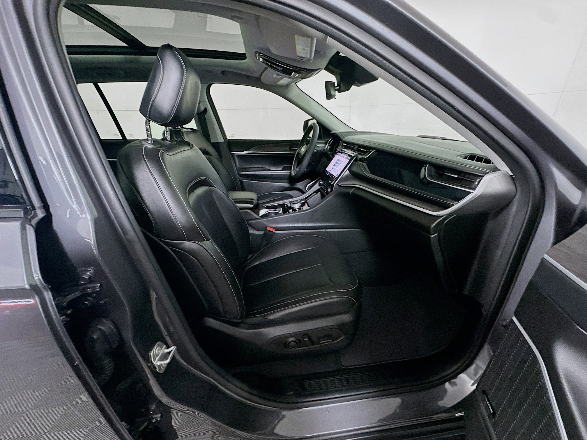 Used 2022 Jeep Grand Cherokee Limited 4xe image 34