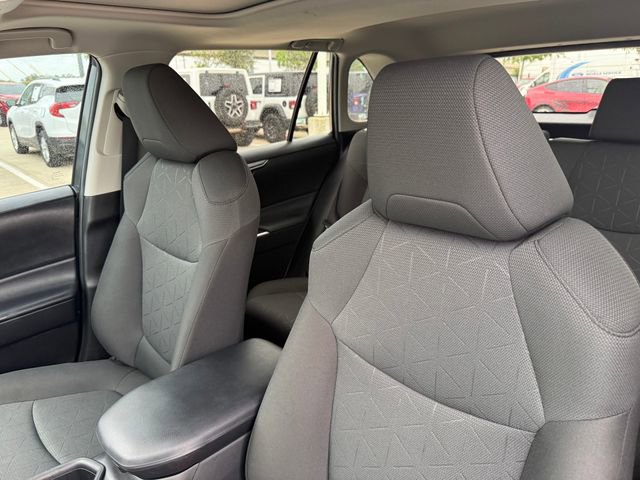 Used 2022 Toyota RAV4 XLE w/ Convenience Package image 11