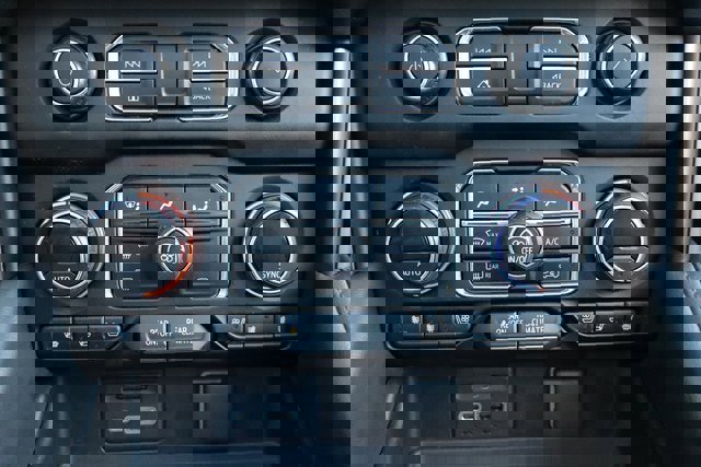 Used 2021 Chevrolet Suburban High Country image 10