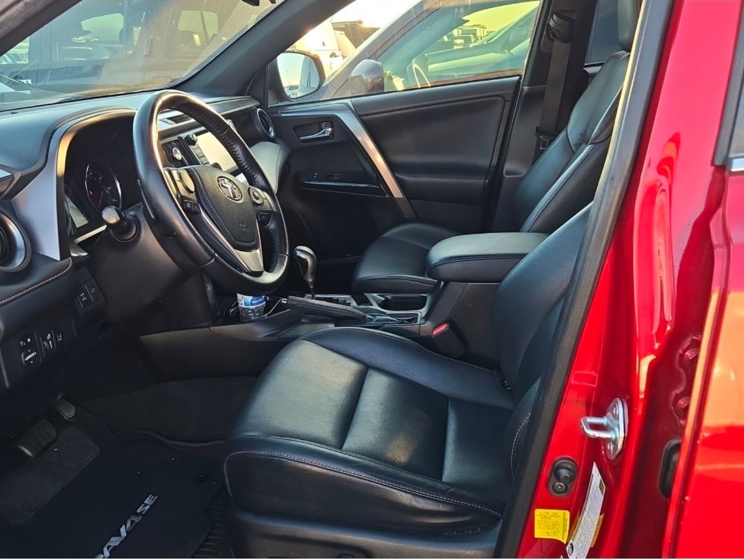 Used 2017 Toyota RAV4 SE w/ Advanced Technology Package image 12