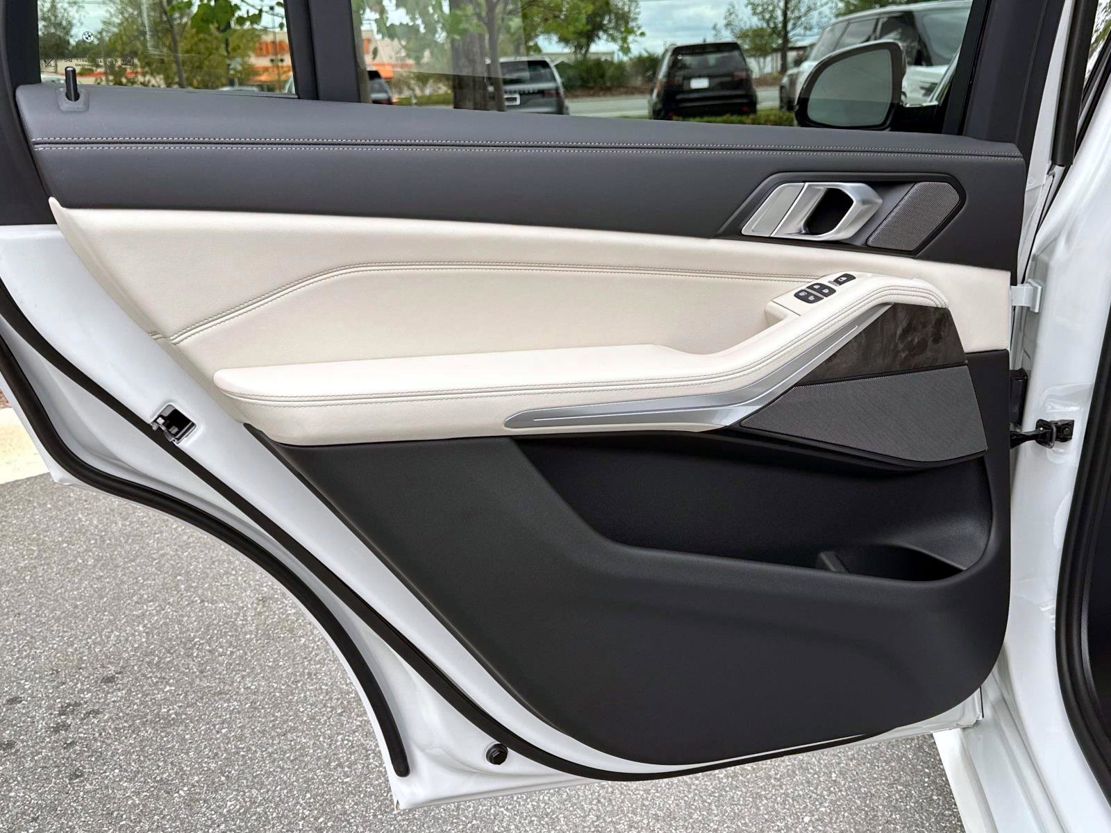 New 2026 BMW X7 xDrive40i w/ M Sport Package image 13