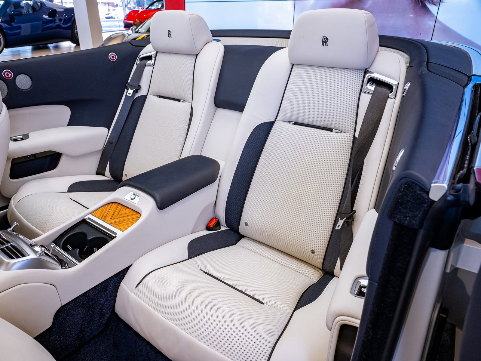 Used 2018 Rolls-Royce Dawn image 13