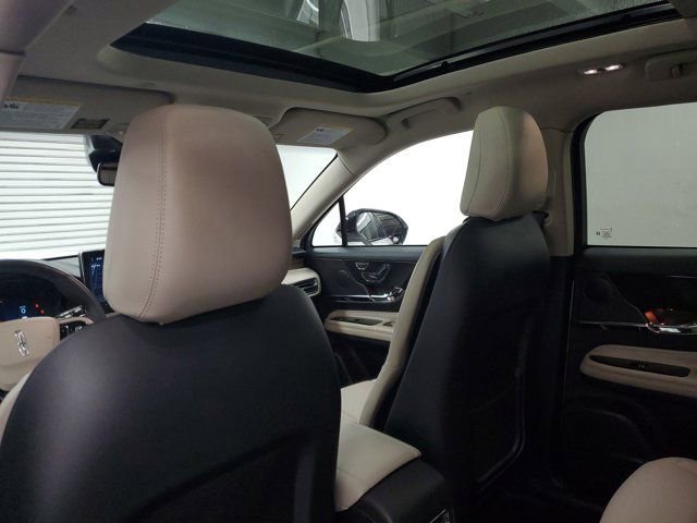 Used 2025 Lincoln Corsair Grand Touring image 12