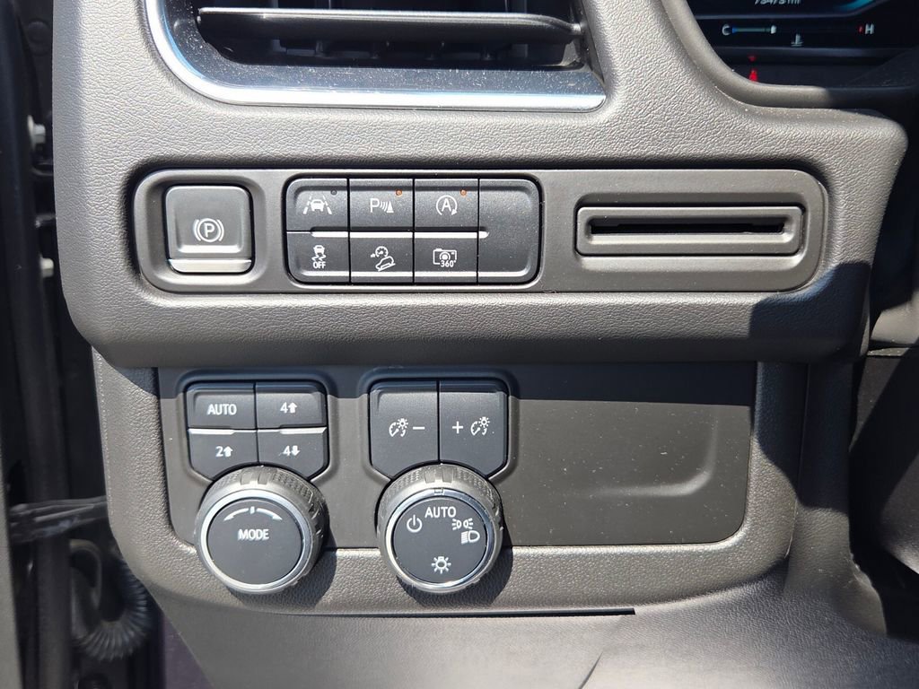 Used 2023 Chevrolet Tahoe Z71 w/ Luxury Package image 26