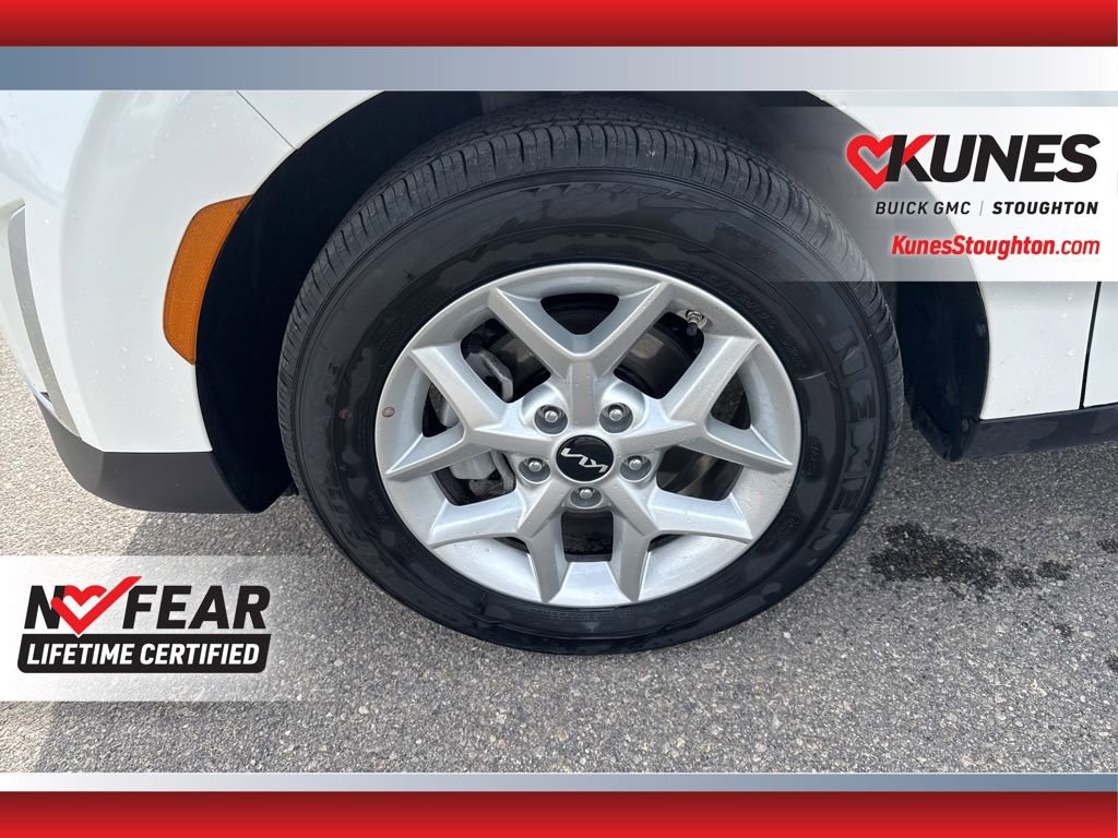 Used 2025 Kia Soul LX image 15