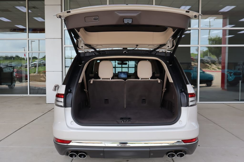 Used 2021 Lincoln Aviator Reserve w/ Equipment Group 201A RWD image 8
