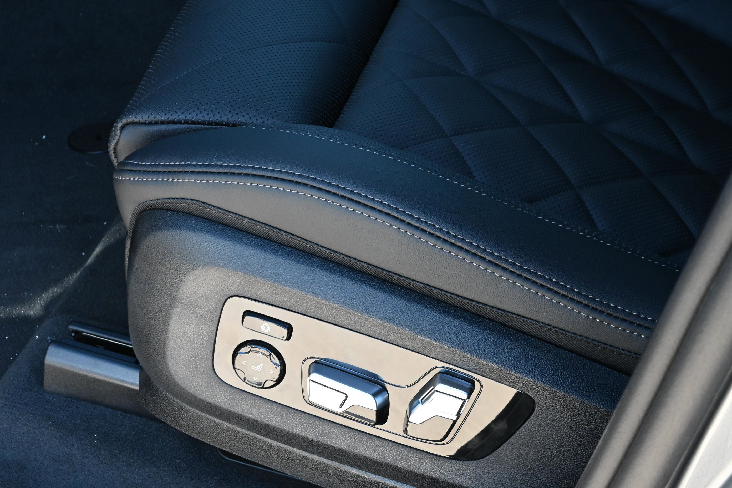 New 2026 BMW X5 xDrive40i AWD/4WD image 24