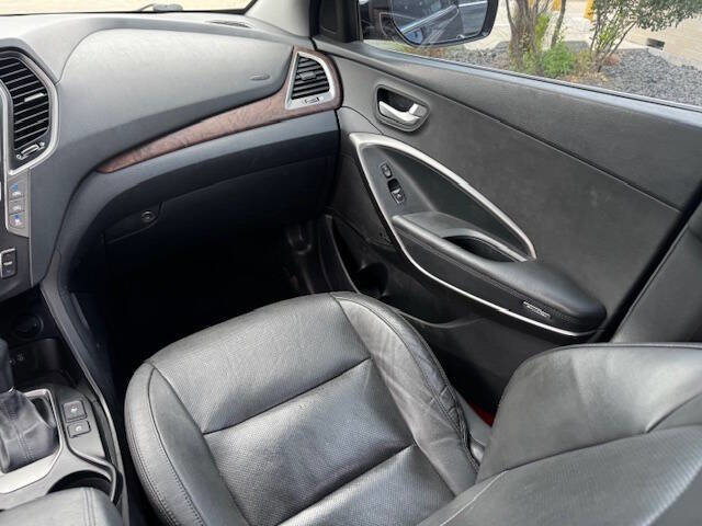 Used 2018 Hyundai Santa Fe Limited w/ Cargo Package image 24