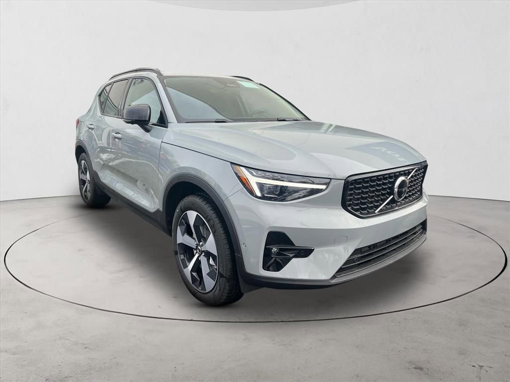 New 2026 Volvo XC40 B5 Plus w/ Protection Package Premier AWD/4WD image 7