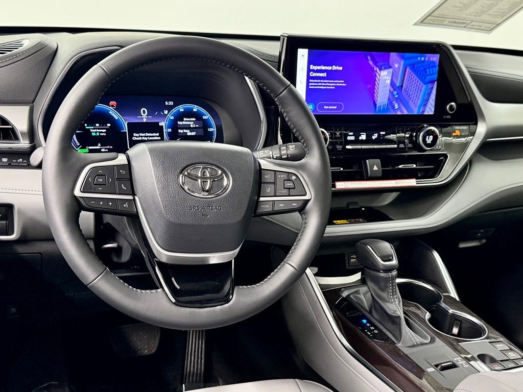 Used 2026 Toyota Highlander Platinum image 34