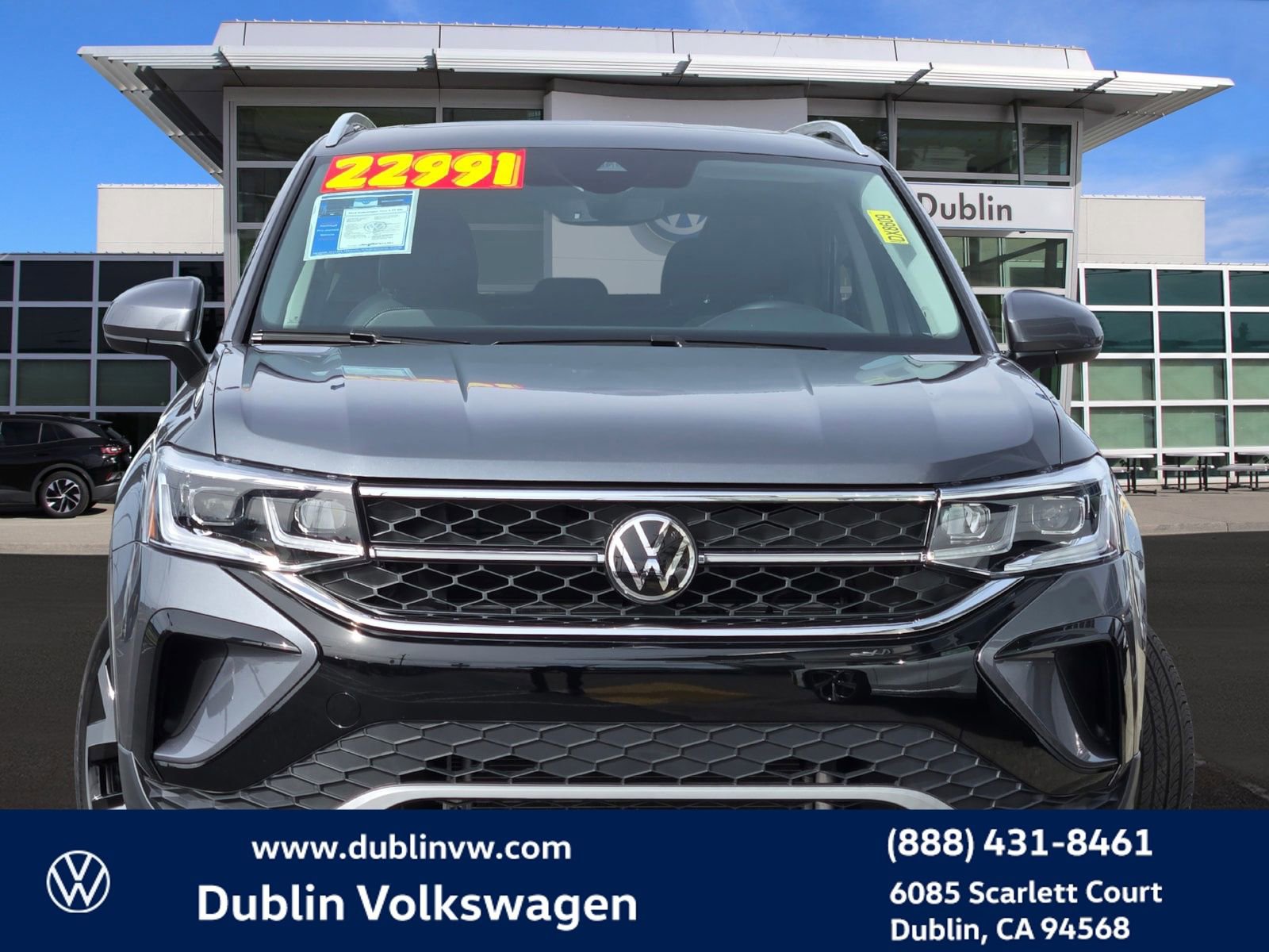 Certified 2022 Volkswagen Taos SEL w/ Panoramic Sunroof Package image 2