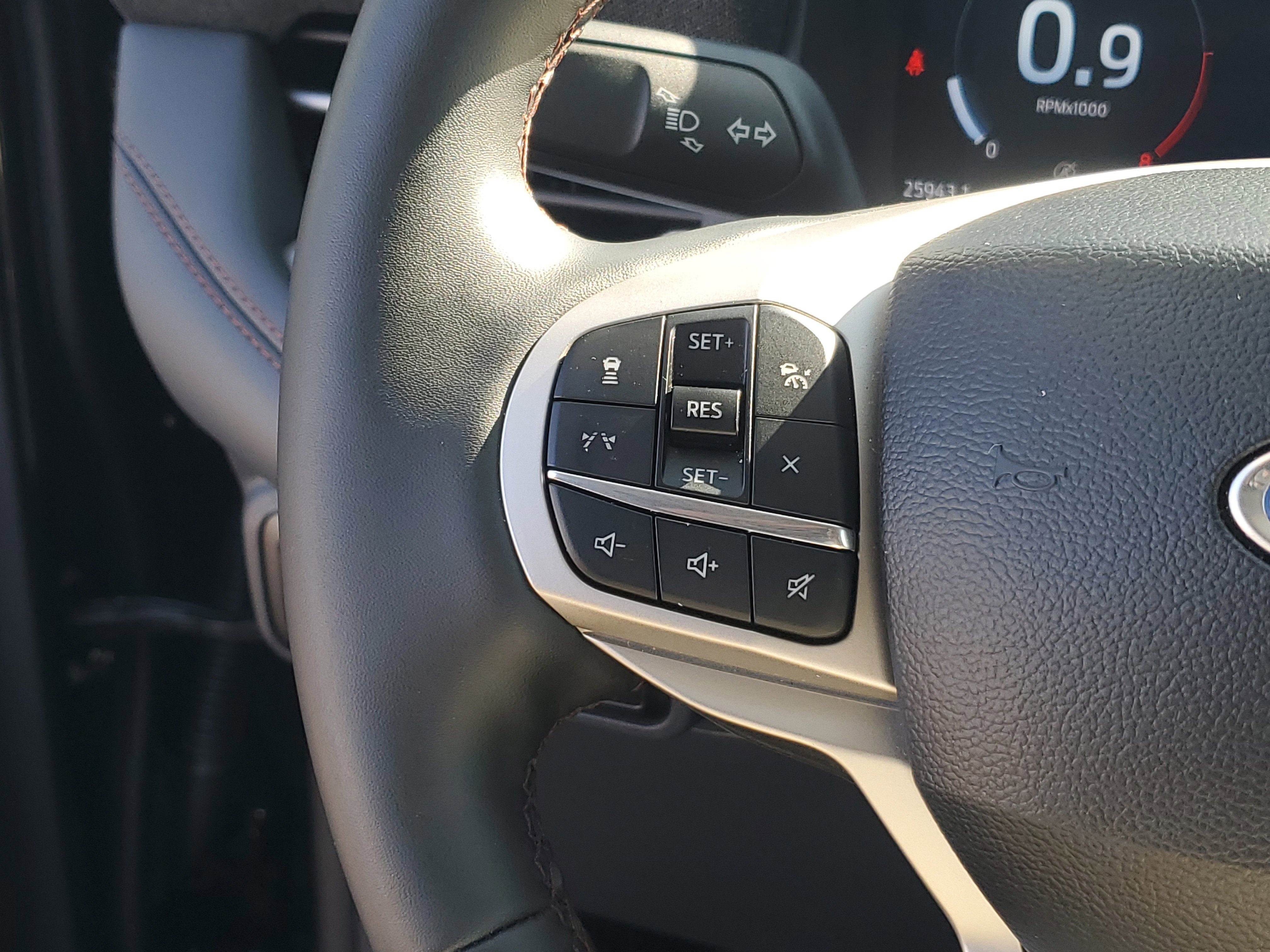 Used 2025 Ford Explorer Active RWD image 29