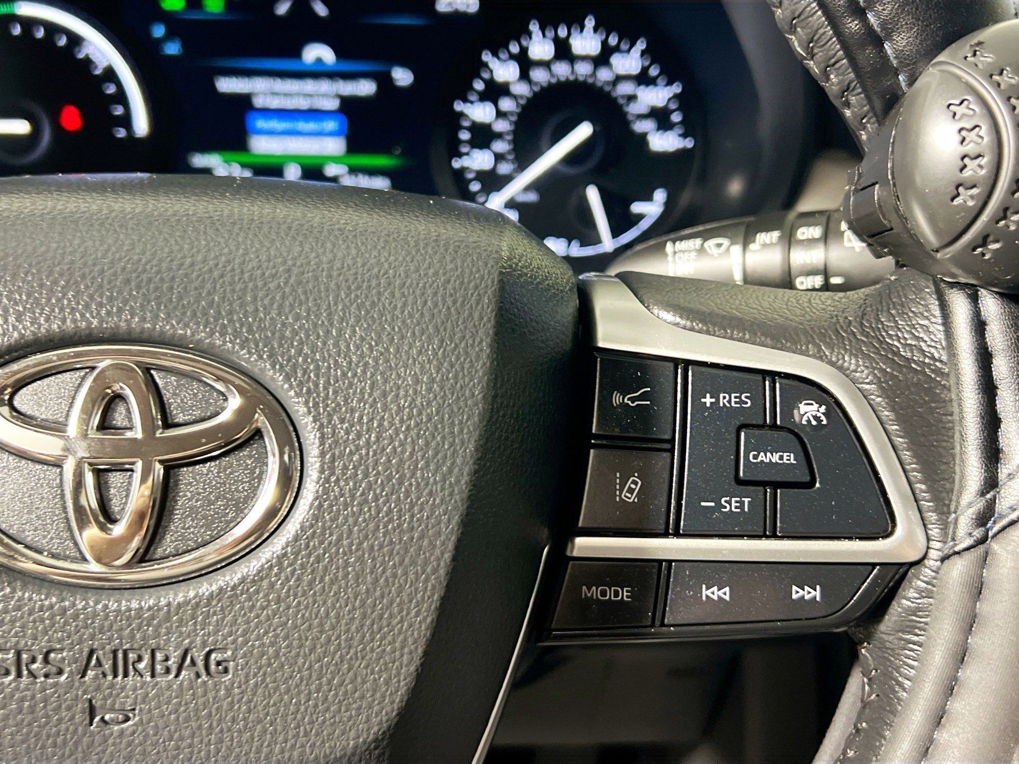 Used 2025 Toyota Sienna XLE FWD image 19