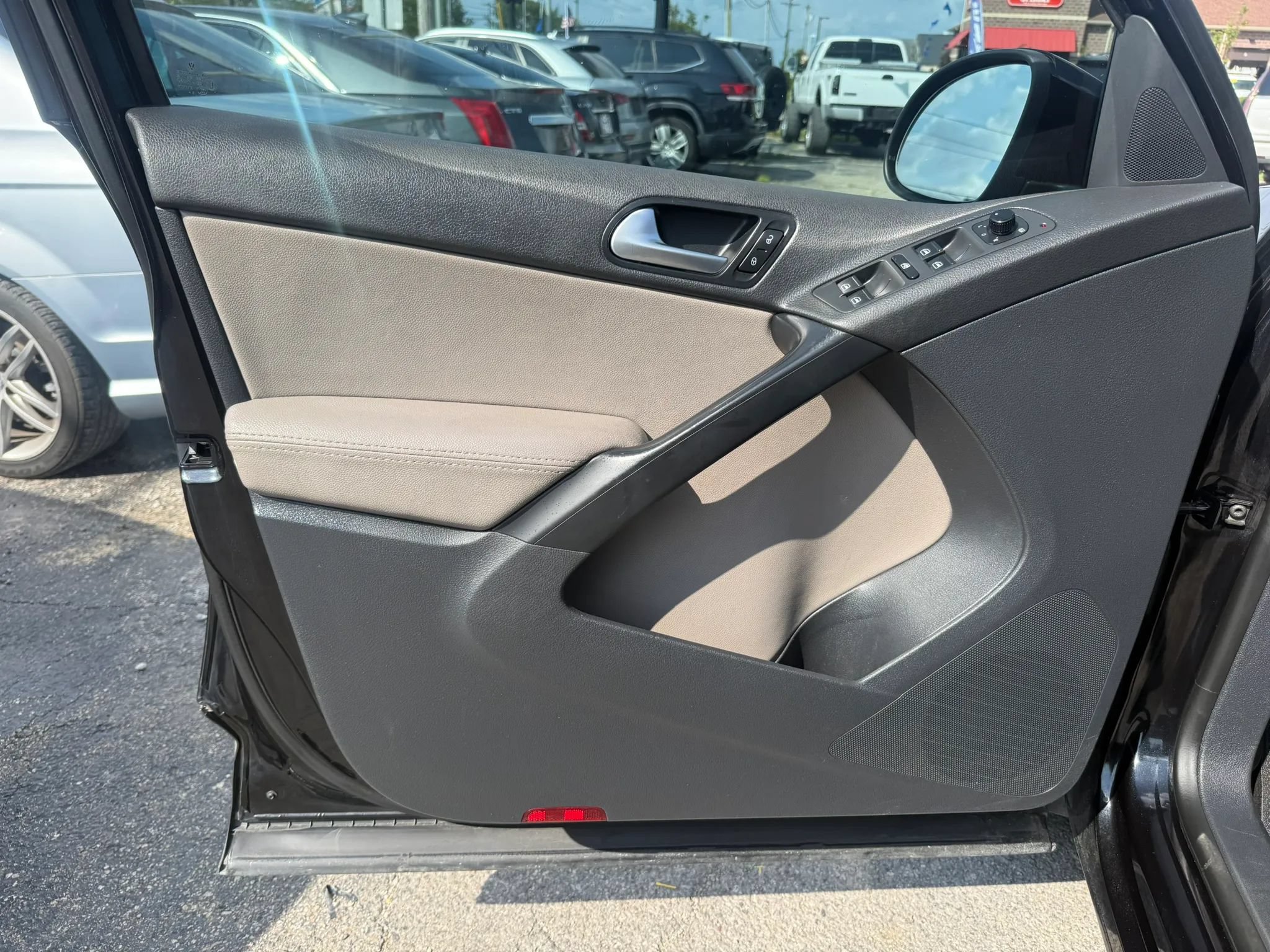 Used 2013 Volkswagen Tiguan S FWD image 10