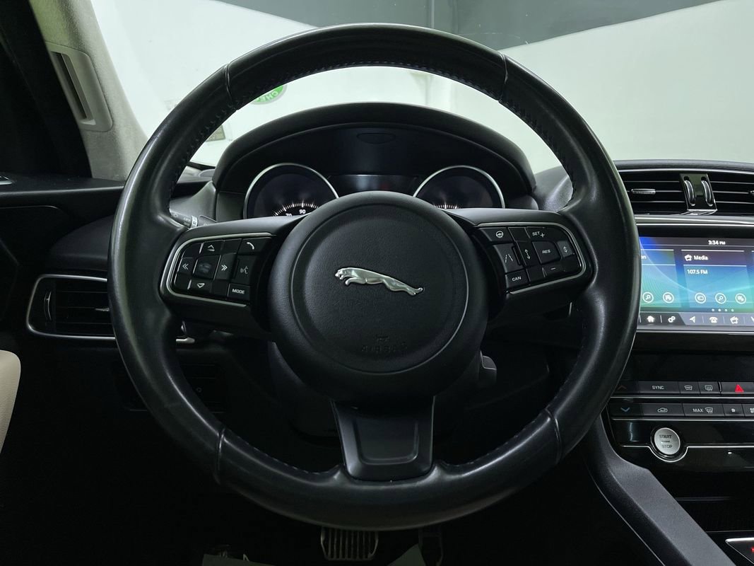 Used 2019 Jaguar F-PACE Premium image 20