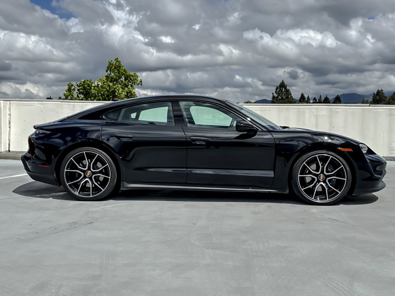 Used 2024 Porsche Taycan RWD image 9
