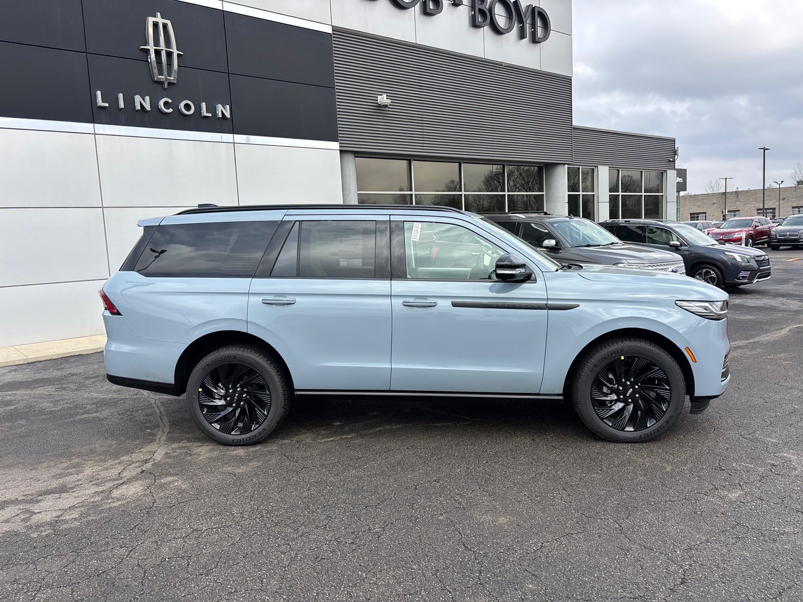 New 2026 Lincoln Navigator Reserve w/ Jet Appearance Package AWD/4WD image 8