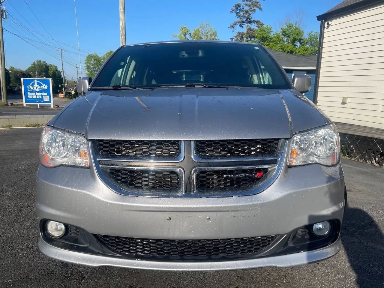 Used 2019 Dodge Grand Caravan SXT FWD image 2