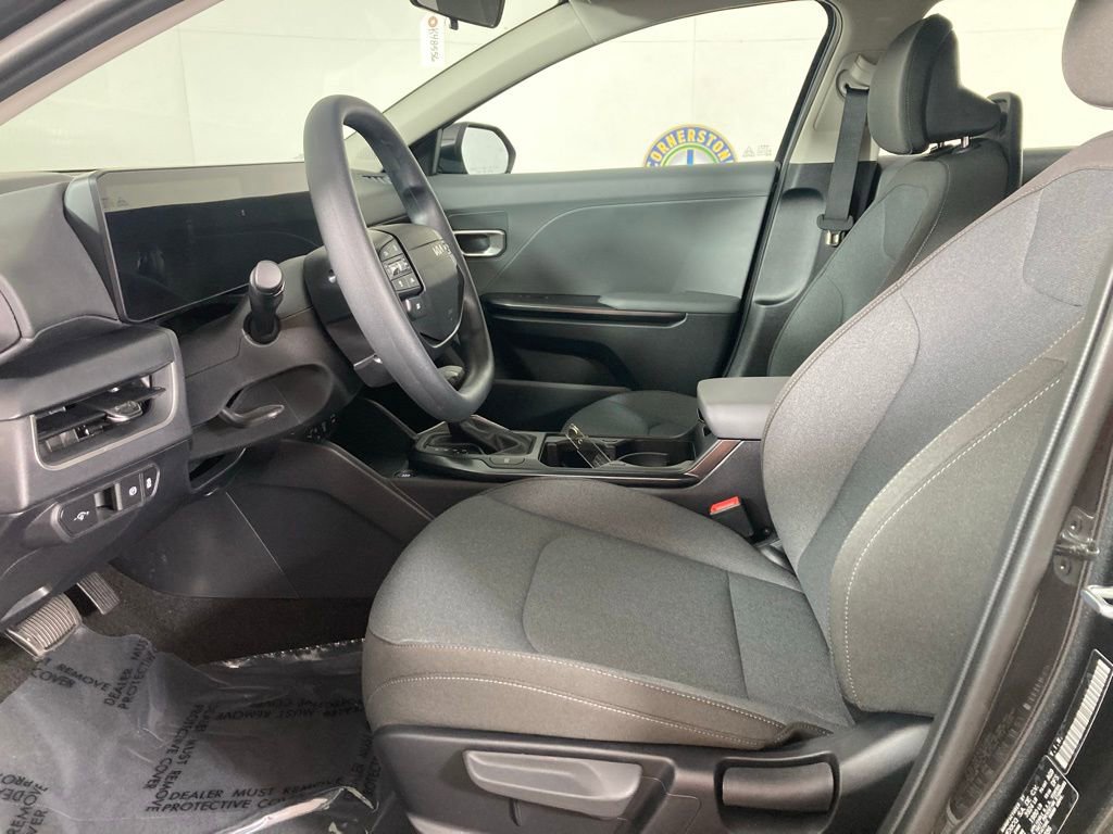 New 2025 Kia K4 LXS image 12