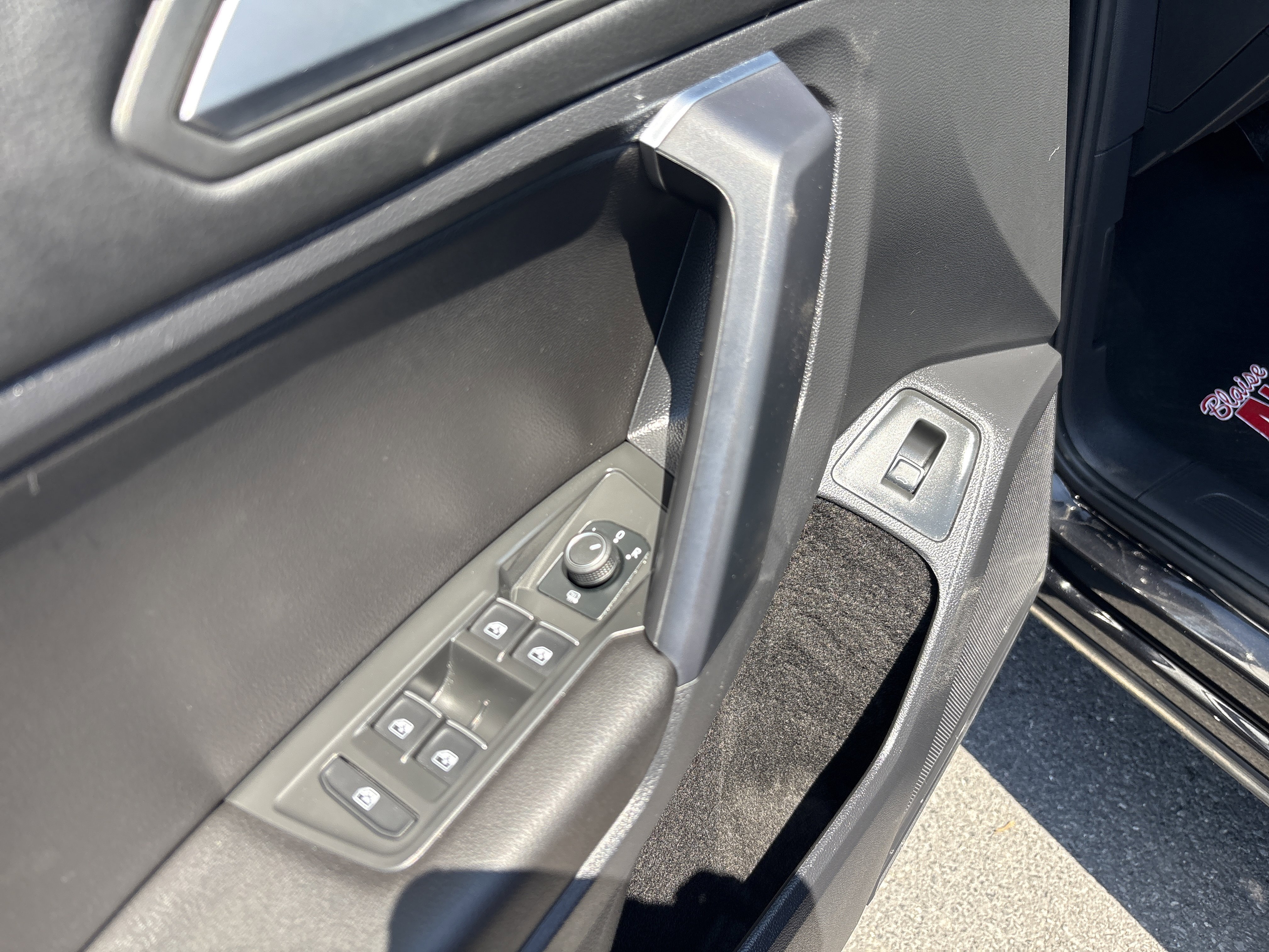 Used 2021 Volkswagen Tiguan SEL w/ 3rd Row Seat Package AWD/4WD image 24